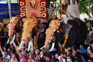 പത്രപ്രവര്‍ത്തകര്‍ക്കുള്ള ഭക്ഷ്യകിറ്റിന്റെ വിതരണം സ്വാമി സുനില്‍ദാസ് കേരള ജേര്‍ണലിസ്റ്റ് യൂണിയന്‍ ജില്ലാ പ്രസിഡന്റ് ബെന്നി വര്‍ഗീസിന് കൈമാറി ഉദ്ഘാടനം ചെയ്തു.